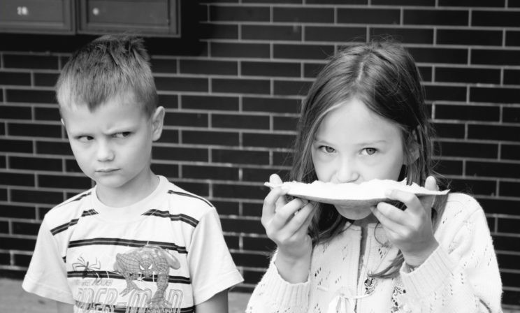 Человек вам завидует? Сделайте ему комплимент