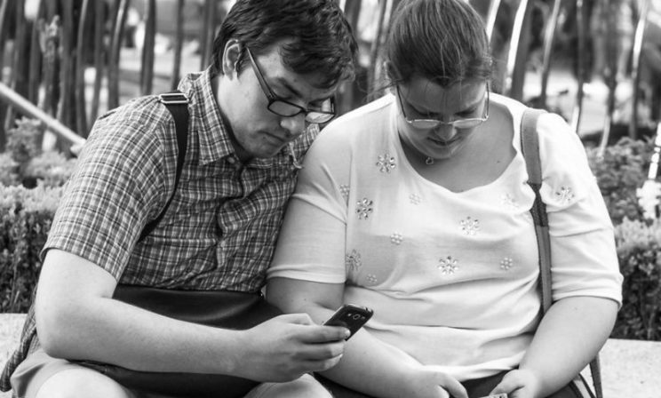 Фотограф сделал серию снимков о смерти человеческого общения