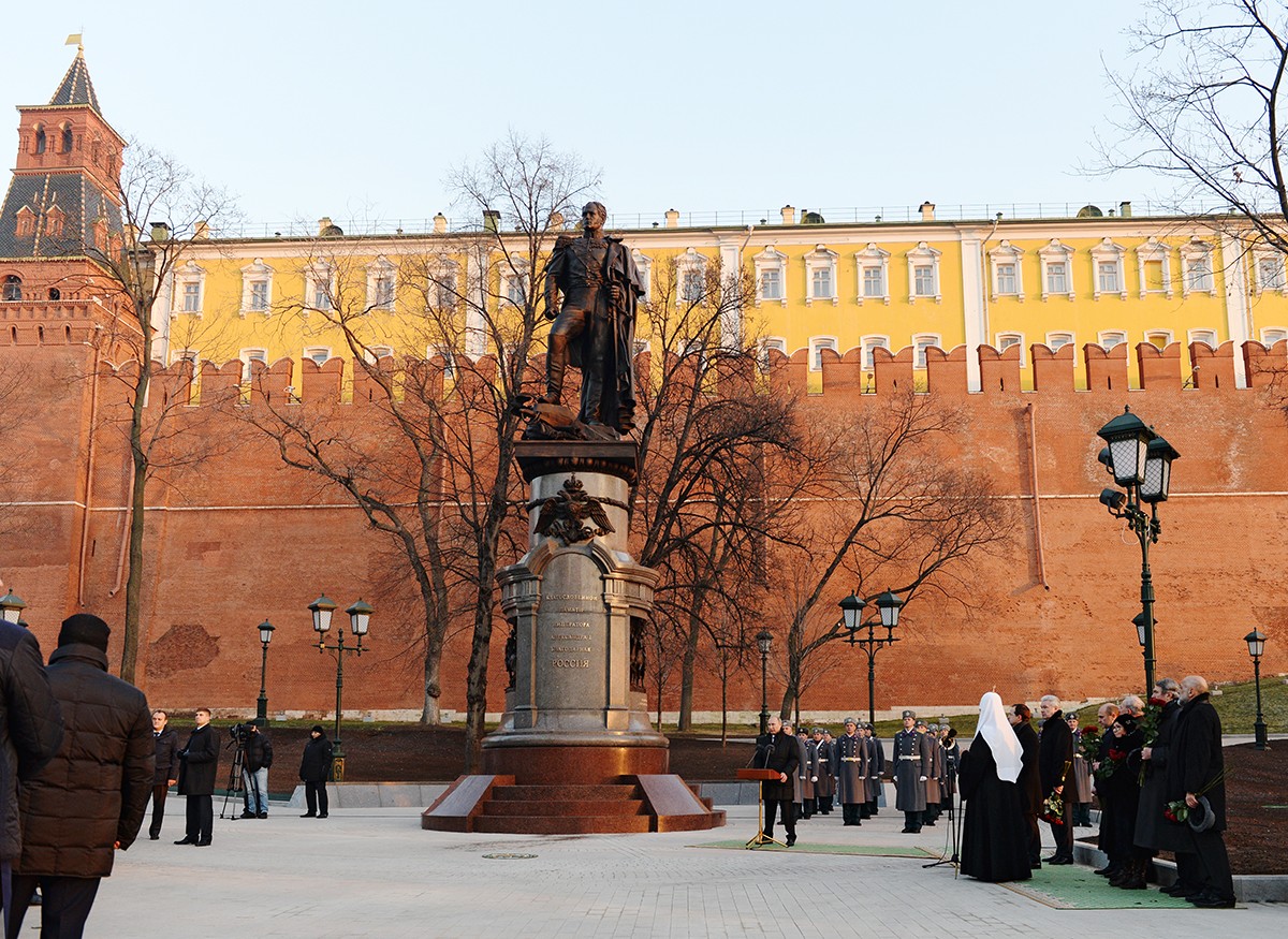 Памятник москвы кремль