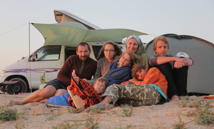 Пятеро детей, свидание в Гоа и гомеопатия
