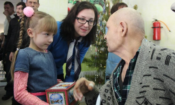 Подарки для бабушек и дедушек собрали!