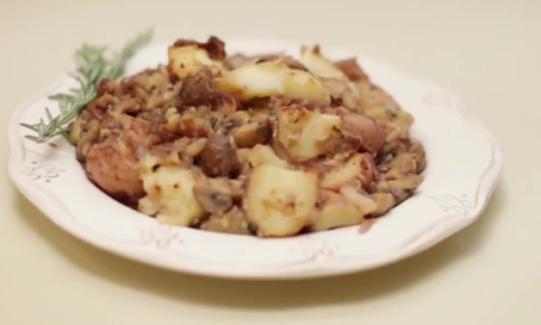 Жареные грибы с розмарином и яблоками: Постный видеорецепт от Анны Людковской