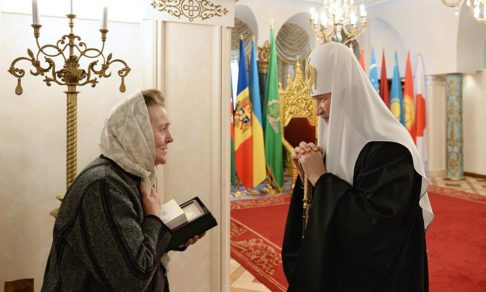 Патриарх Кирилл встретился с жительницей Донецка