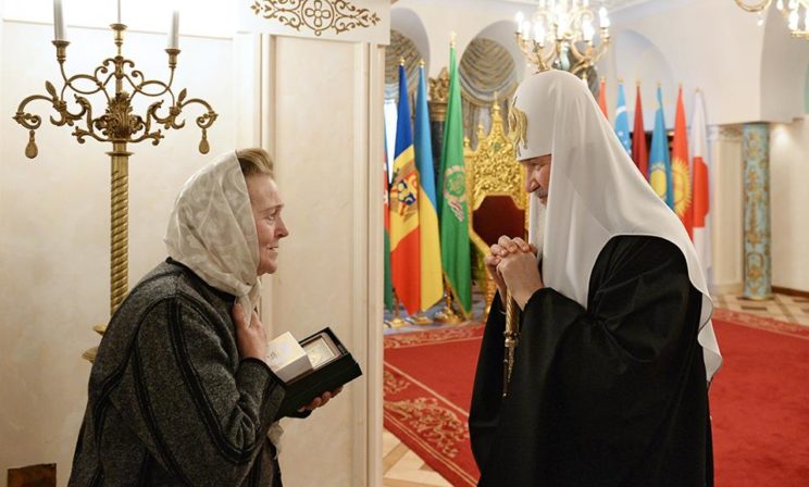 Патриарх Кирилл встретился с жительницей Донецка