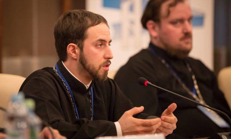 Священник Стефан Домусчи: Если батюшке доверяют людей, то можно доверить и блог