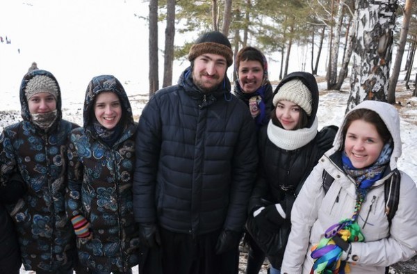 Священник Никита Заболотнов с подопечными