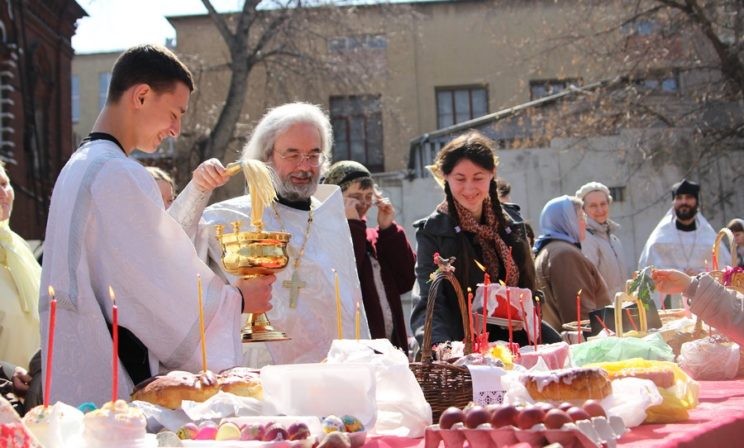 Освящение куличей, яиц и творожных пасх – обязательно ли?