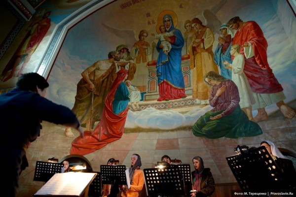 Клирос Спасо-Преображенского собора в Донецке