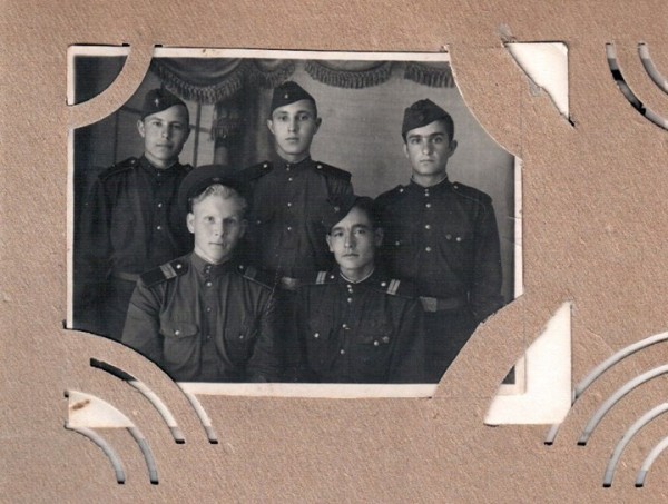 Дети войны пошли в армию