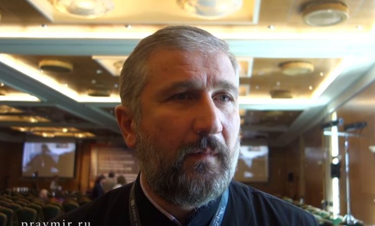 Протоиерей Давид Шарашенидзе: Нужно найти середину между полярными точками зрения на интернет