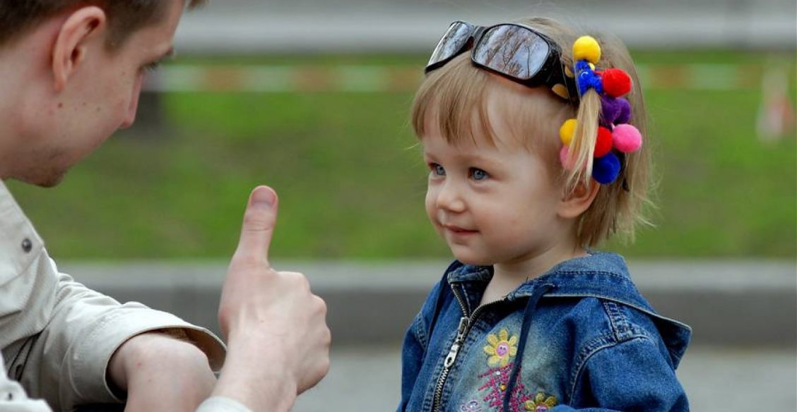 Полезна ли детям похвала?