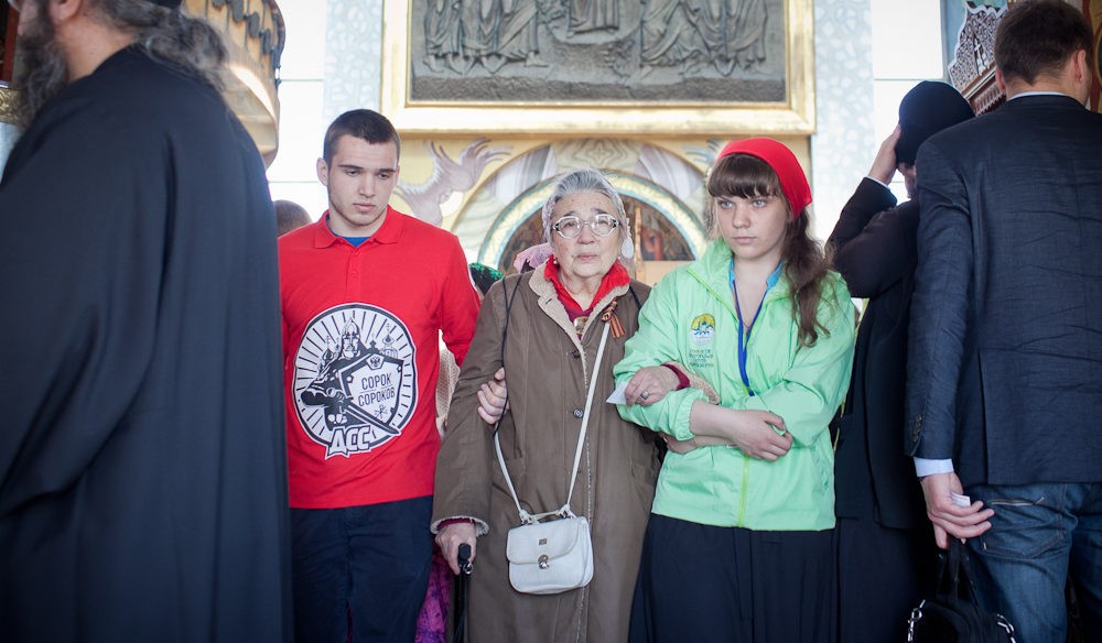 Невидимая рука помощи в паломничестве к Деснице (+ФОТО)