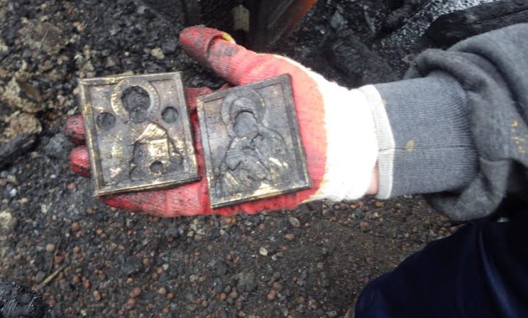 Деревянный храм сгорел дотла, а Евангелие и антиминс  уцелели