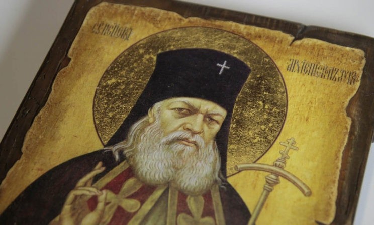 И после смерти - на службе медицины. Современные чудеса святителя Луки Крымского