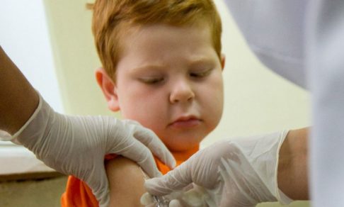 Аллерголог-иммунолог Олег Тогоев: Отказ от прививок можно приравнять к жестокому обращению с детьми