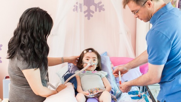 150903121713-11-moon-family-restricted-super-169