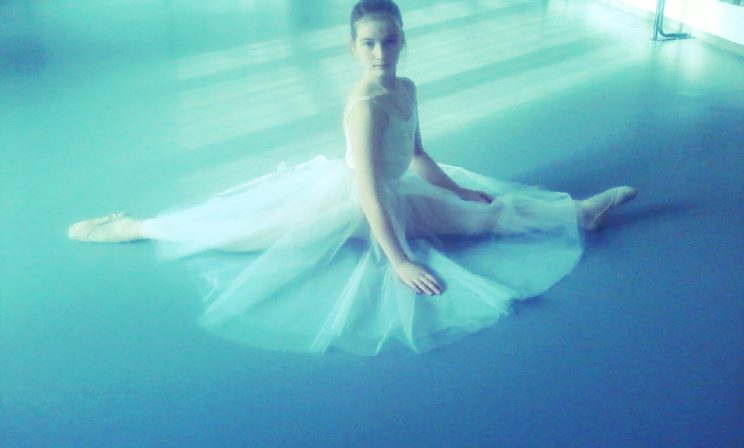 Настя танцует балет…