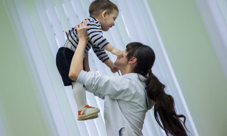 «Главное, что нужно приёмным родителям знать о сироте, – это ребёнок с травмой»