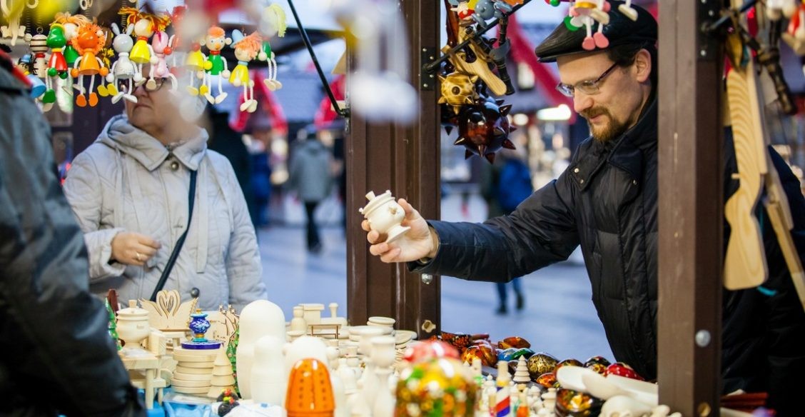«Ностальгия и просто нравится»: ярмарка народных промыслов от Минпромторга