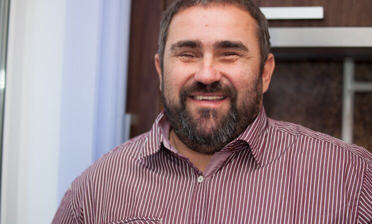 Как инвалидов заставляют стать бедолагами, или Один день незрячего Олега Колпащикова
