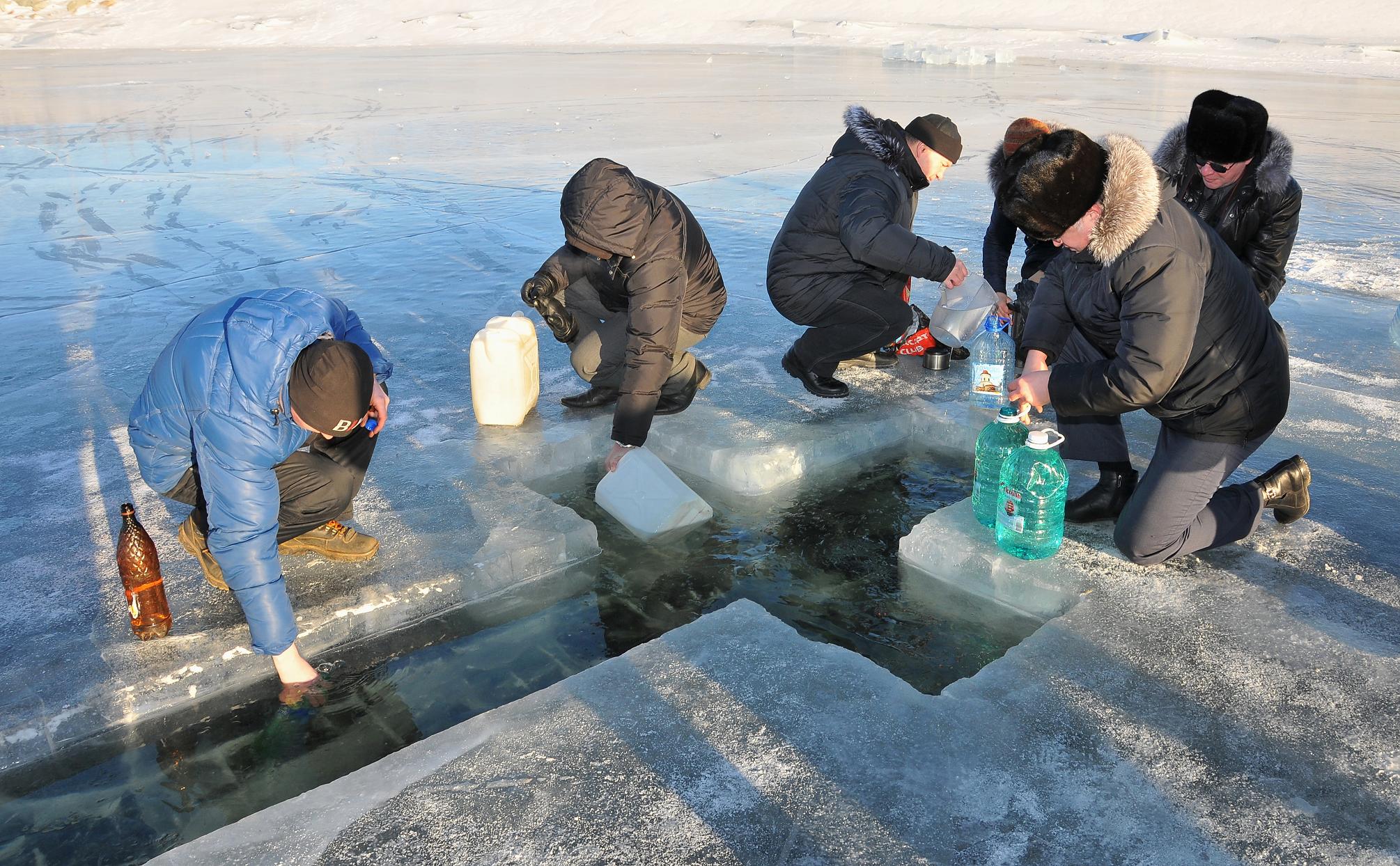 К чему снится святая вода