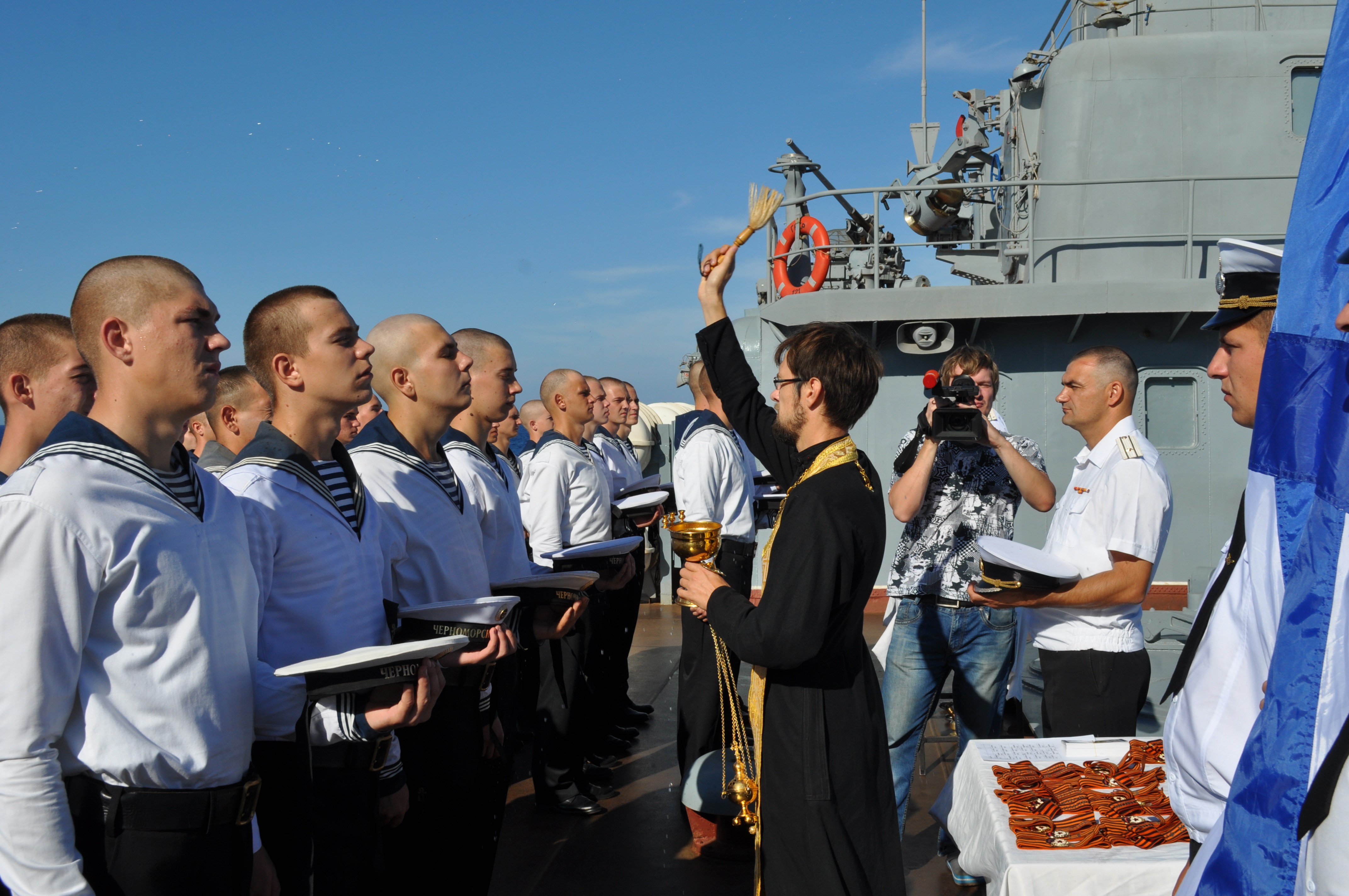 Моряки краснофлотцы 1941. Матрос краснофлотец. Военный корабль с моряками. Списанные моряки. Моряк.