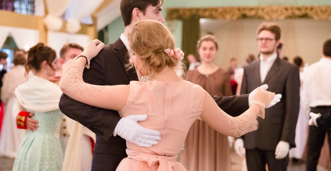 "Средь шумного бала..." (фото)