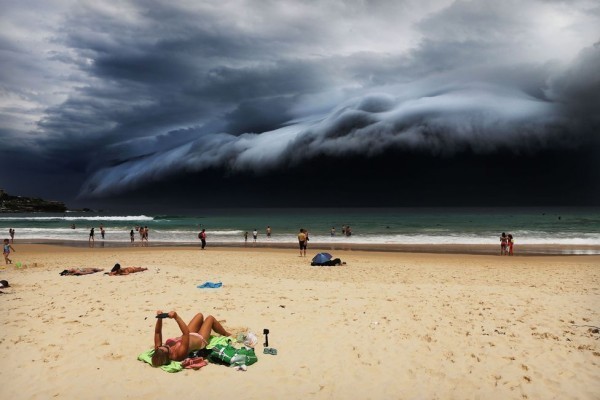 _88335738_rohankelly-stormfrontonbondibeach
