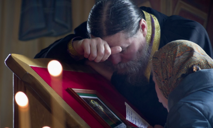 Готовимся к исповеди: нужен ли список грехов из книг