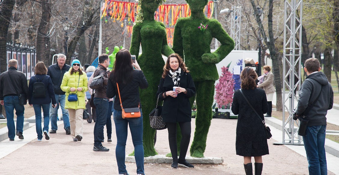 «Зеленая женщина» и другие украшения Москвы – креатив или безвкусица?