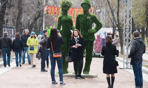 «Зеленая женщина» и другие украшения Москвы – креатив или безвкусица?
