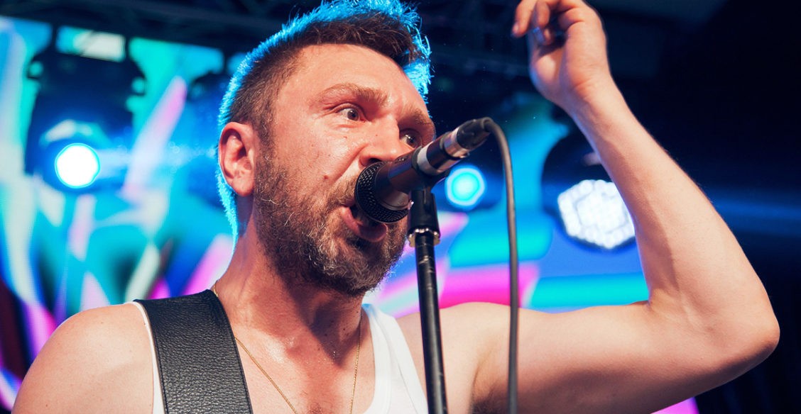 Раб с павлиньим пером