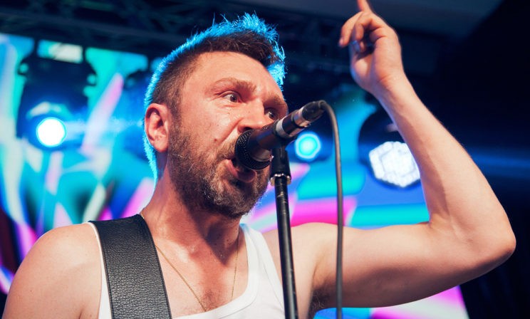 Раб с павлиньим пером