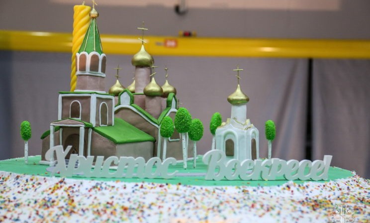 Зачем в Якутии испекли самый большой кулич? (+фото)