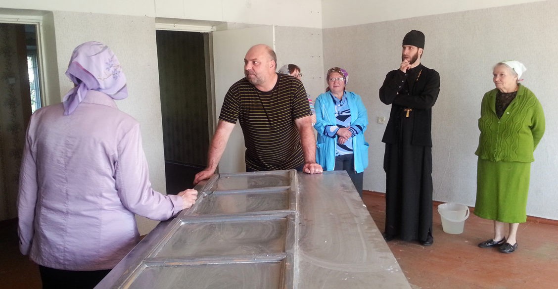 Игумен Силуан (Николаев): Молиться в бывший магазин идут все