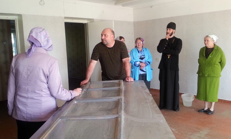 Игумен Силуан (Николаев): Молиться в бывший магазин идут все