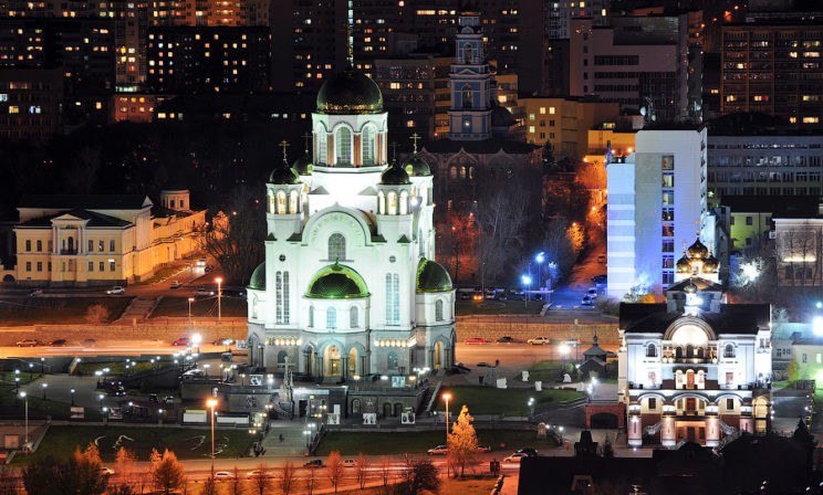 Крестная улетает завтра - дайте справку!