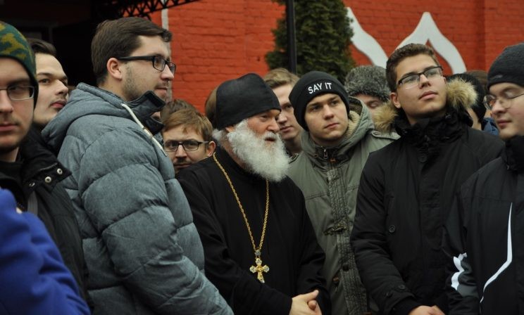Священник и прихожане: осторожная дружба