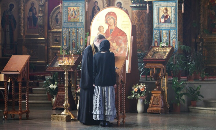 Садись за парту, сейчас катехизис тебе объяснять буду
