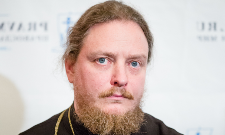 У священника нет времени на дружбу?