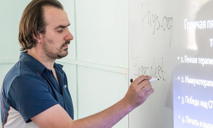 Атомы превращаются... Превращаются атомы...