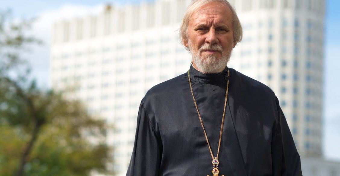 Протоиерей Александр Борисов: Я просил солдат не поднимать оружия