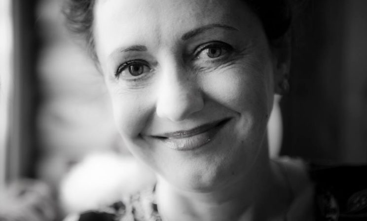 "У нас могут быть разные взгляды, но мы все держимся за руки"