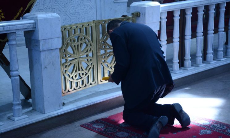 Смерть у храма