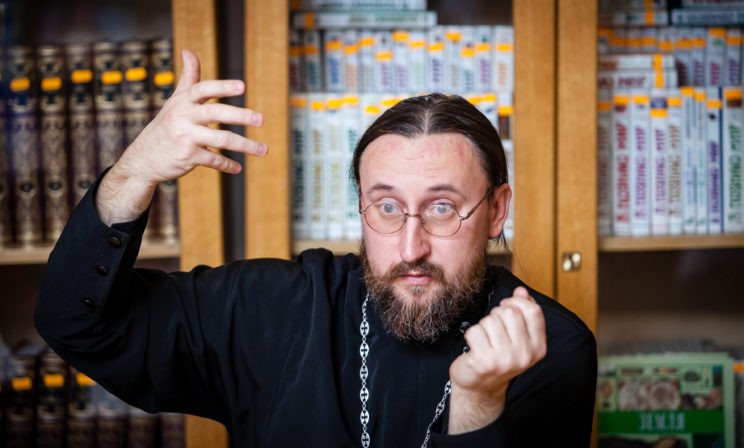 Протоиерей Димитрий Климов: «Чрезмерная официозность Церкви убивает ее дух»