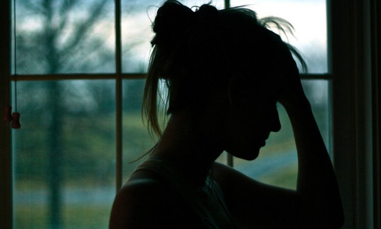 Его ботинок на моем лице