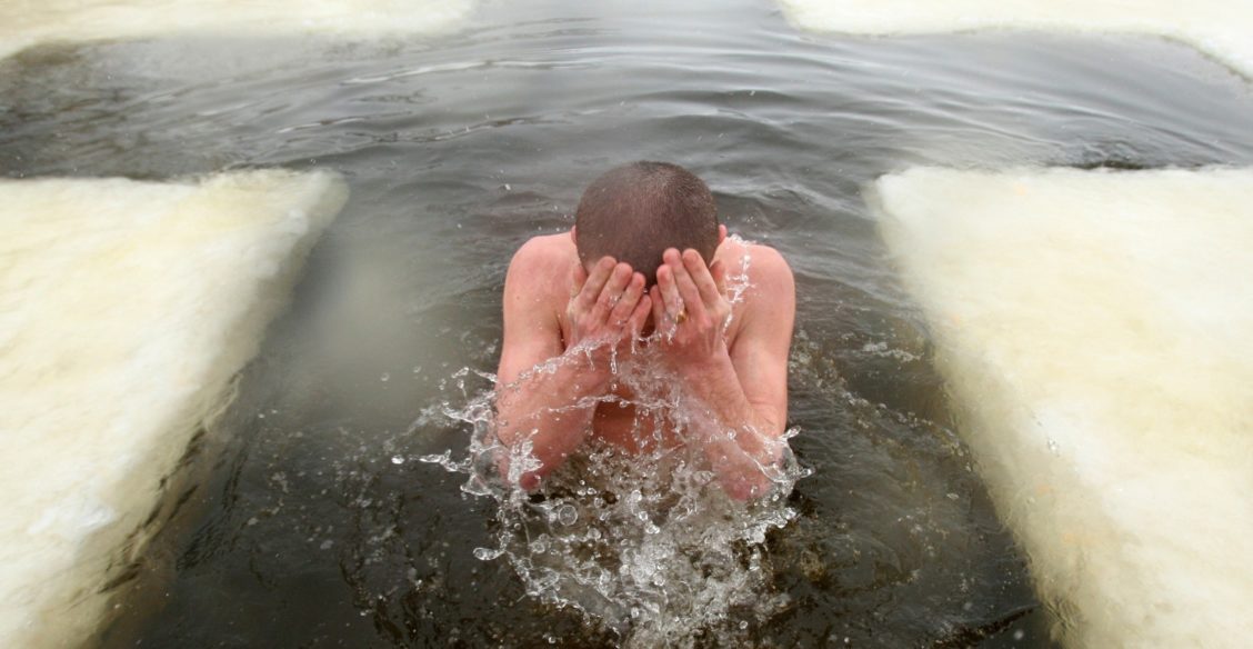 Крещенские купания: 10 вопросов врачам