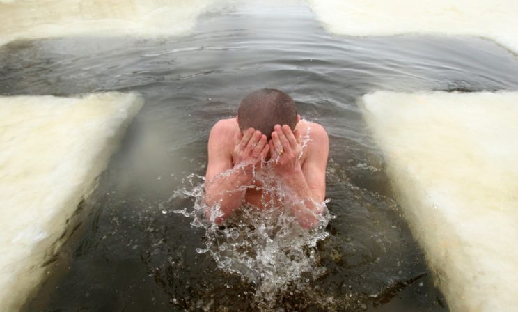 Крещенские купания: 10 вопросов врачам