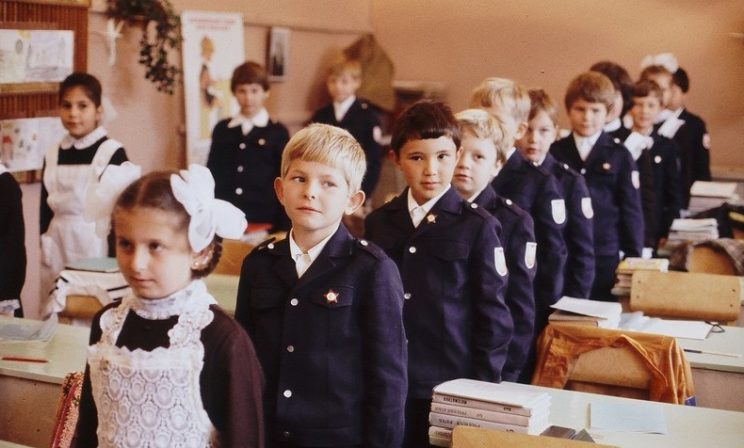 «Молодые учителя зря приплясывают перед детьми»