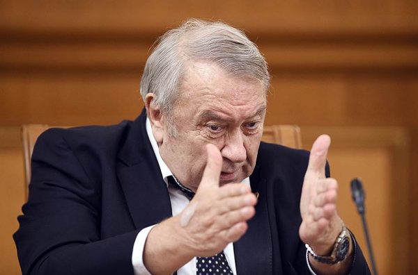 РАН направила в правительство просьбу Фортова не продлевать его полномочия